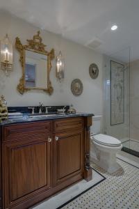 Alderton den bath